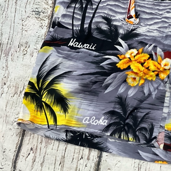 Hawaiian Vintage Royal Creation Button Up Aloha Beach Vacation Shirt - Picture 4 of 7